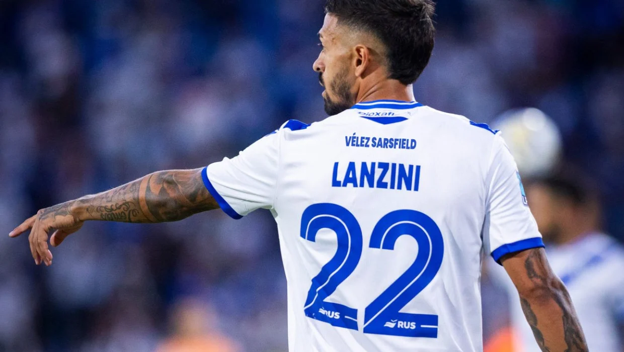 Manuel Lanzini le convirtió nuevamente a River y puso el empate para Vélez
