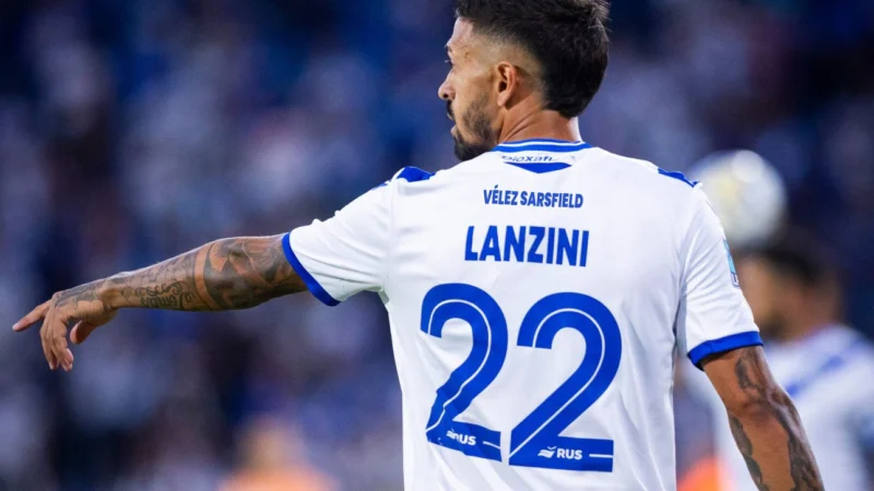 Manuel Lanzini le convirtió nuevamente a River y puso el empate para Vélez