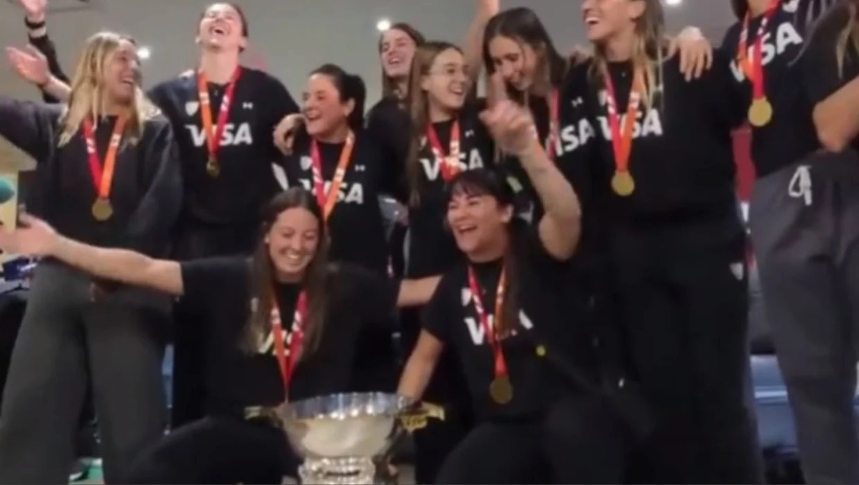 Las Leonas regresaron a Ezeiza con la Copa del Mundo: fiesta y emoción en Ezeiza