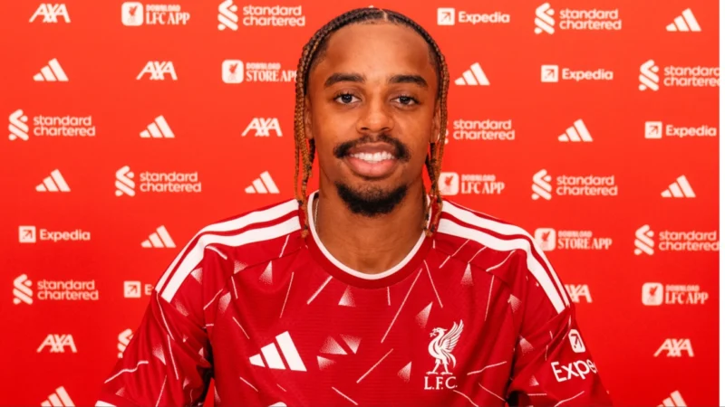 Liverpool presentó a Bradley Barcola tras el multimillonario acuerdo con PSG