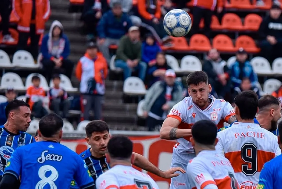Morón le ganó a Almagro y no le perdió pisada a Ferro