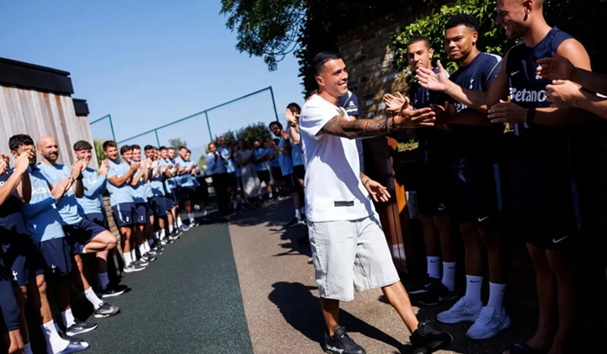 Emotivo recibimiento a Pedro Porro en Tottenham
