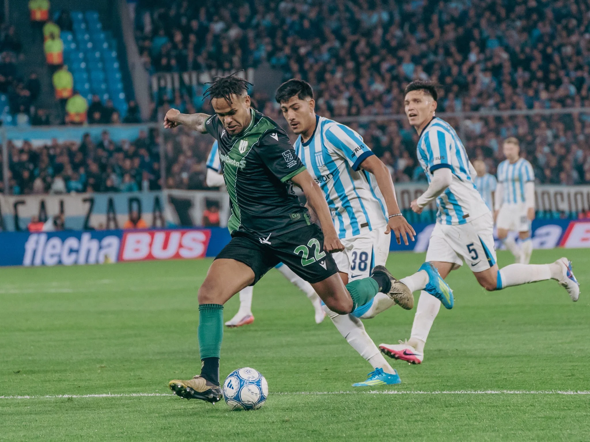 Banfield se impuso en el Cilindro de Avellaneda y le dio un nuevo golpe a Racing