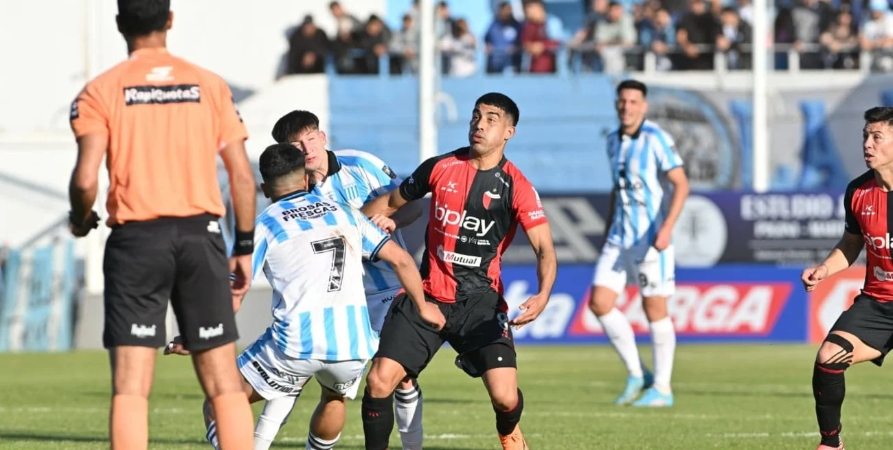 Racing de Córdoba derrotó a Colón y se acerca a puestos de reducido