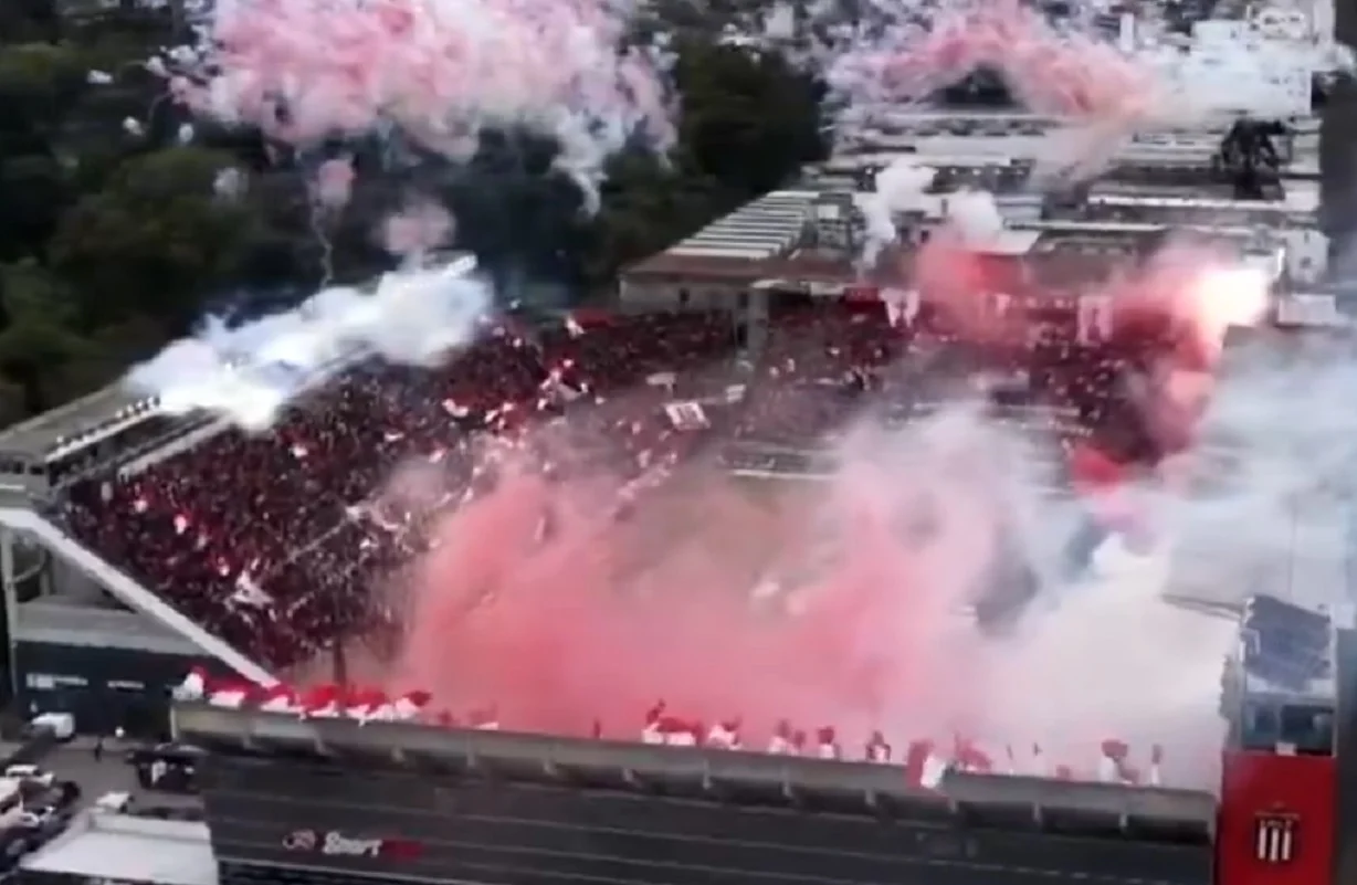 Gran recibimiento de Estudiantes en el clásico ante Gimnasia