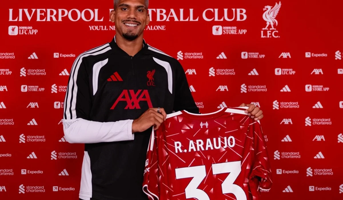 Ronald Araújo dejó Barcelona y firmó con Liverpool