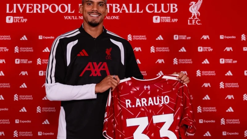 Ronald Araújo dejó Barcelona y firmó con Liverpool