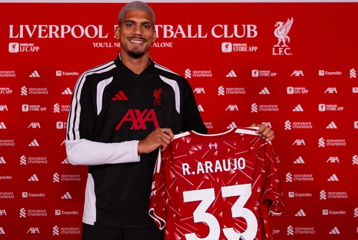 Ronald Araújo dejó Barcelona y firmó con Liverpool