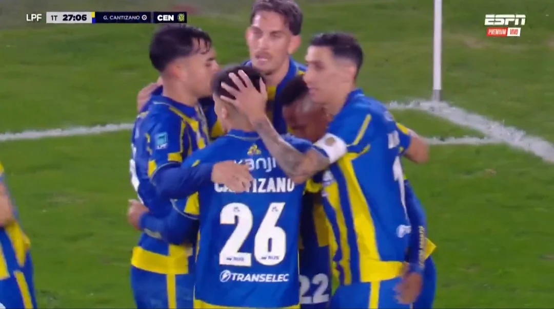 Un gol en contra de Otamendi puso en ventaja a Rosario Central en el Más Monumental