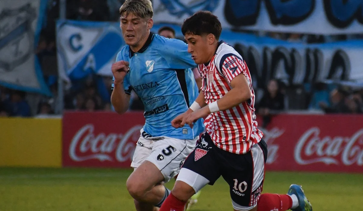 Temperley pintó el clásico de celeste y goleó a Los Andes