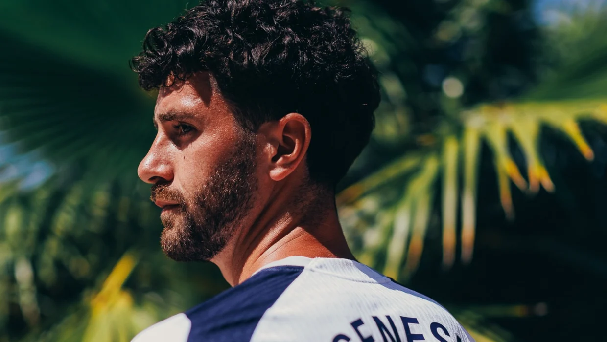 Marcos Senesi hace su presentación en Tottenham tras la salida del Cuti Romero