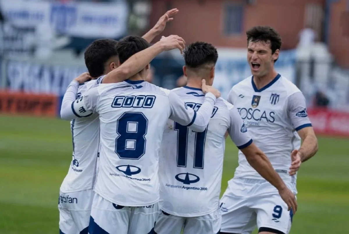 Tristán Suárez le ganó a Almirante Brown y sostuvo el liderazgo