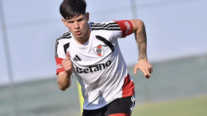 Yutiel Susano se sumó al plantel de River que viajó a Colombia