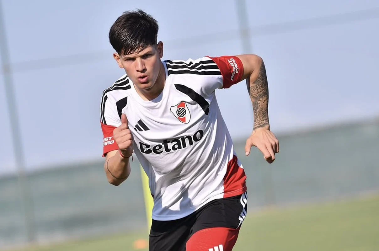 Yutiel Susano se sumó al plantel de River que viajó a Colombia