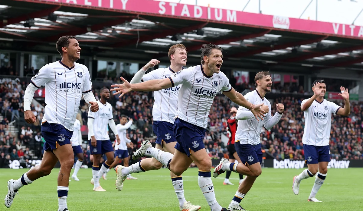 Everton sacó un empate agónico ante Bournemouth con gol de Tarkowski