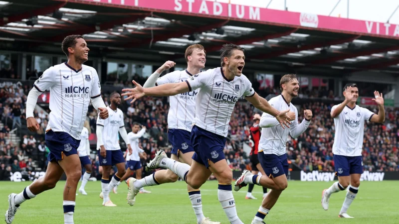 Everton sacó un empate agónico ante Bournemouth con gol de Tarkowski