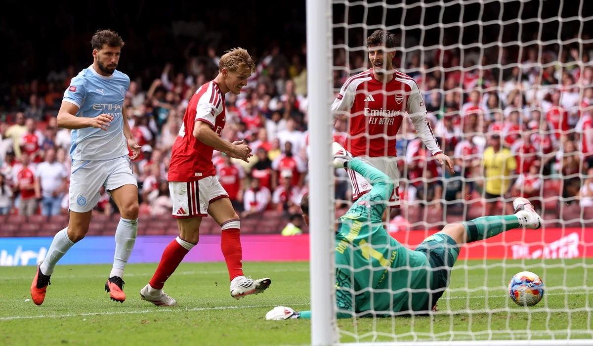Martin Odegaard y una definición deluxe para la aplastante goleada de Arsenal a Manchester City