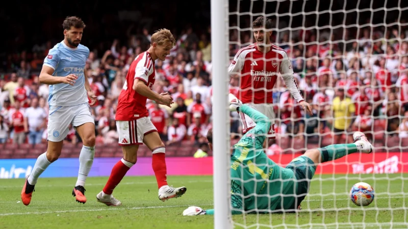 Martin Odegaard y una definición deluxe para la aplastante goleada de Arsenal a Manchester City