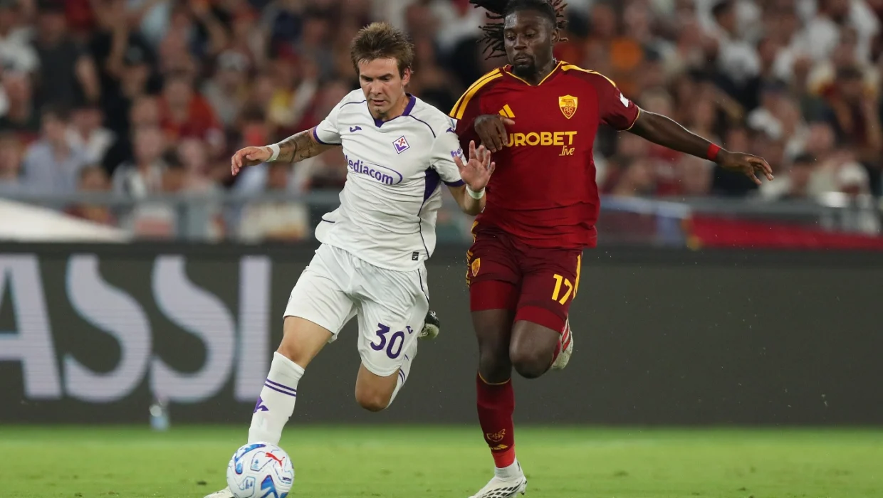 Silbatina y frustración de Franco Mastantuono tras la goleada de Roma a Fiorentina