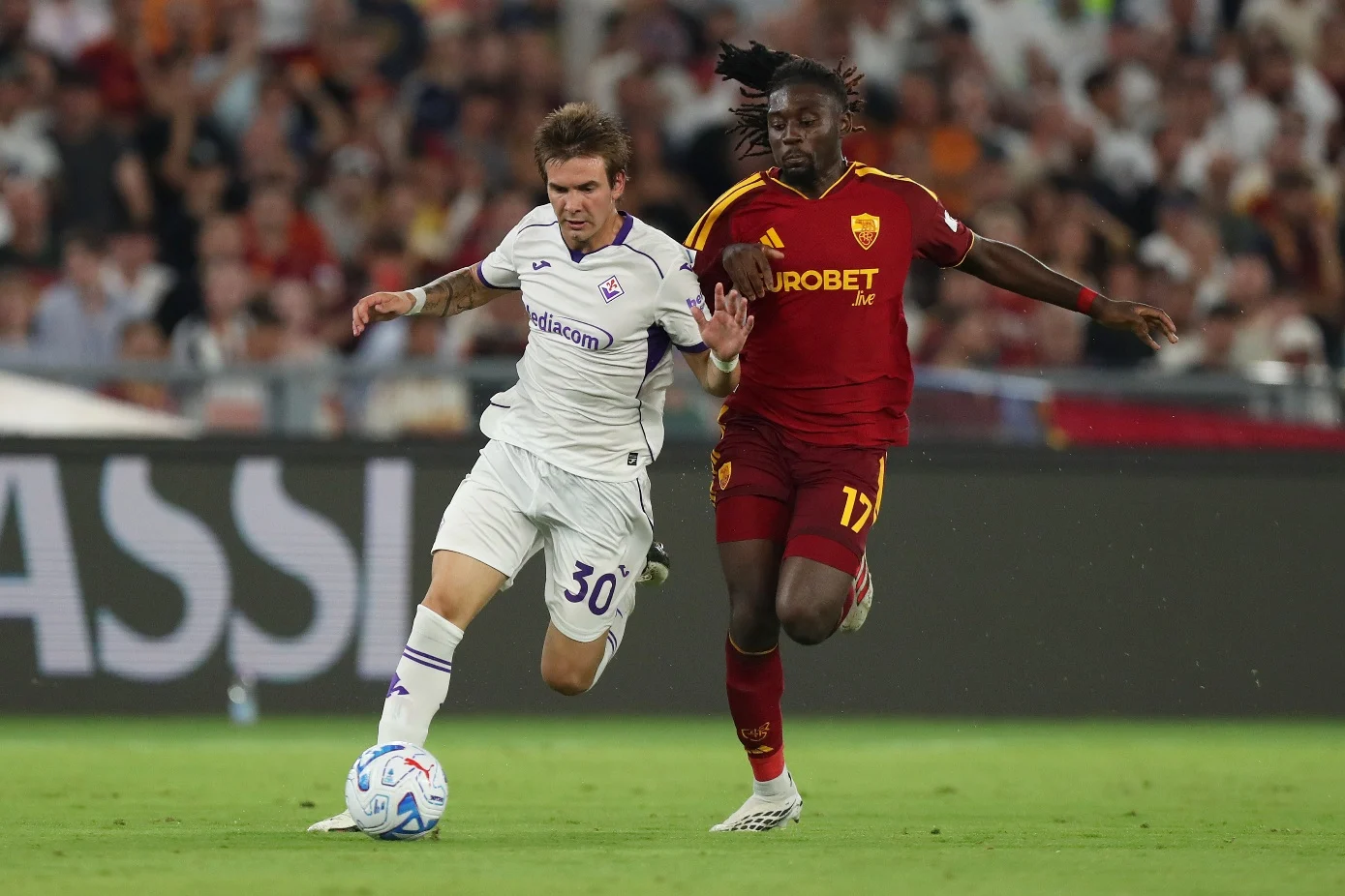Silbatina y frustración de Franco Mastantuono tras la goleada de Roma a Fiorentina