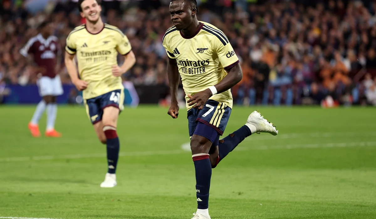 Bukayo Saka sentenció otro triunfo del Arsenal ante un Aston Villa que no levanta