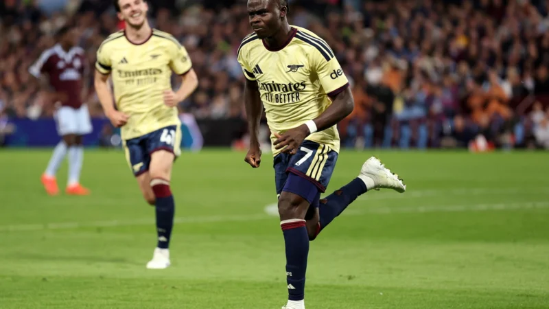 Bukayo Saka sentenció otro triunfo del Arsenal ante un Aston Villa que no levanta