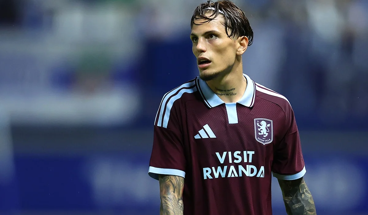 Garnacho debutó en Aston Villa y salió lesionado en el primer tiempo