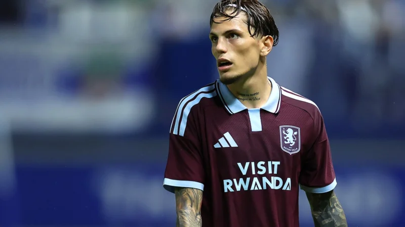 Garnacho debutó en Aston Villa y salió lesionado en el primer tiempo