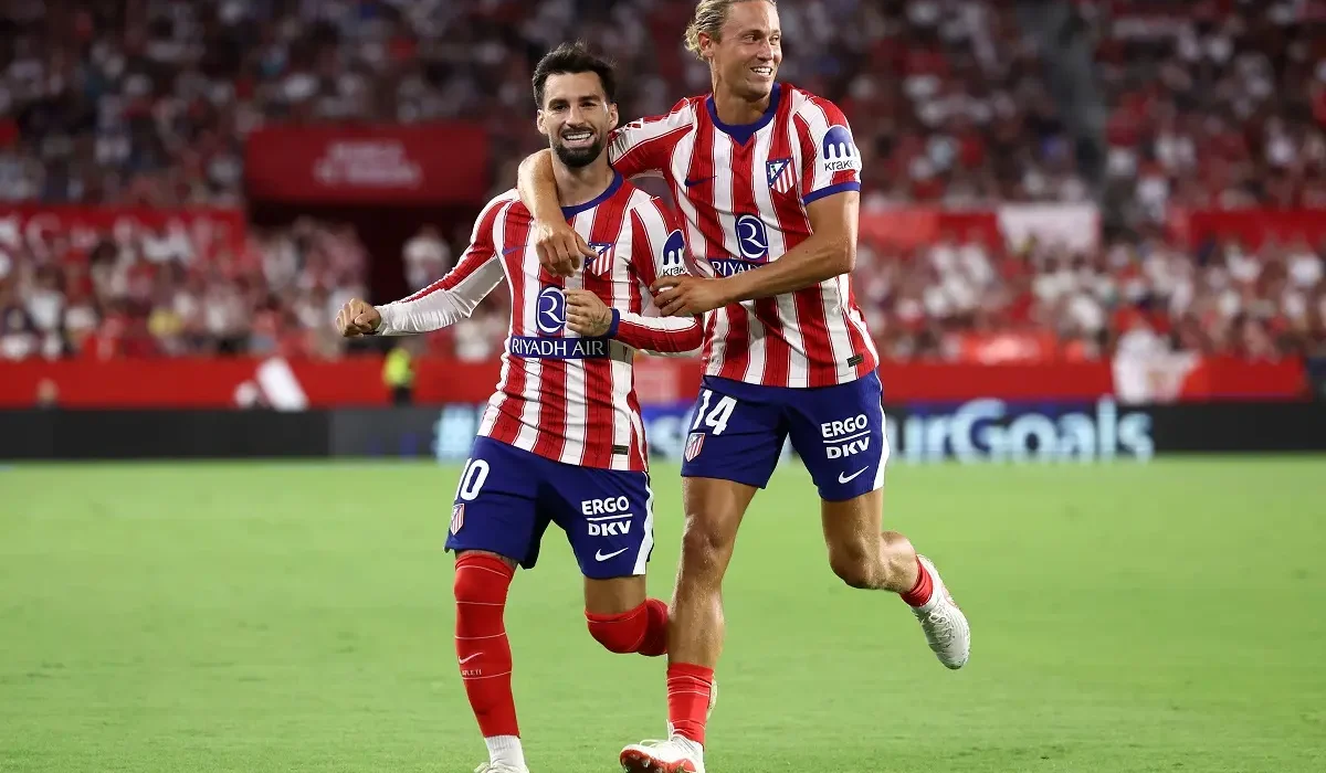 Atlético de Madrid le ganó al Sevilla tras un gran primer tiempo y lidera parcialmente La Liga