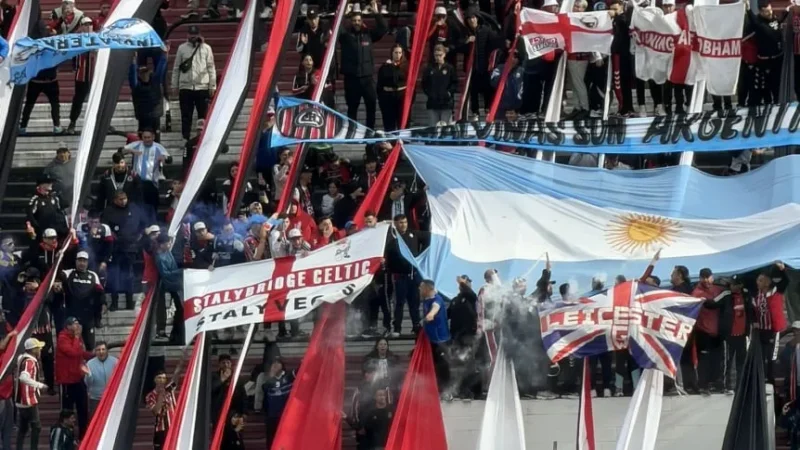 Chacarita exhibió históricas banderas de Inglaterra robadas en 1986 en la victoria sobre Agropecuario