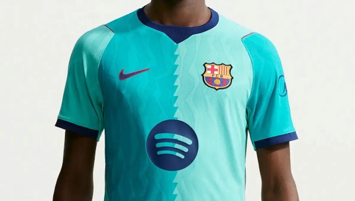 Barcelona presentó su tercera camiseta con la vuelta al turquesa