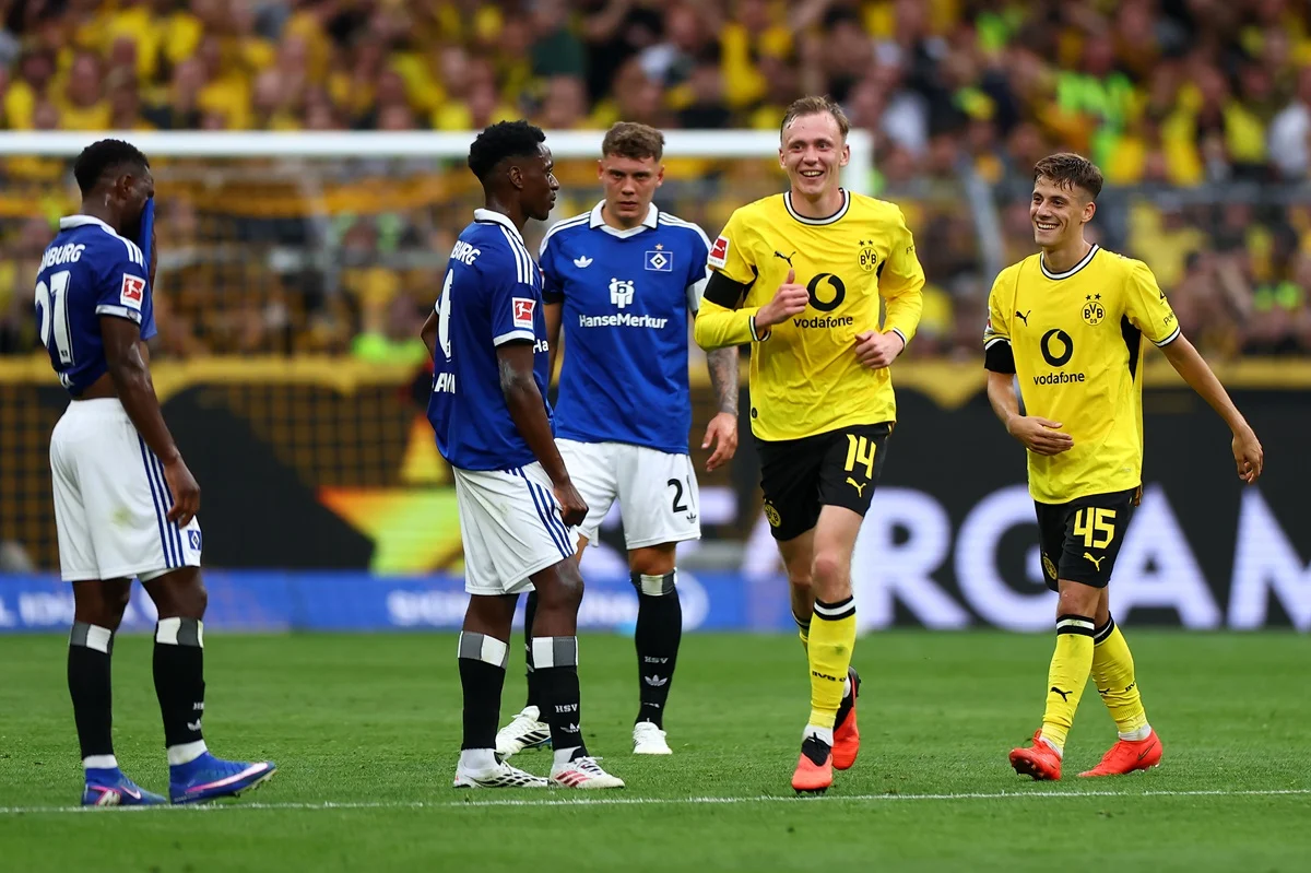 Borussia Dortmund derrotó al Hamburgo y empezó a paso firme
