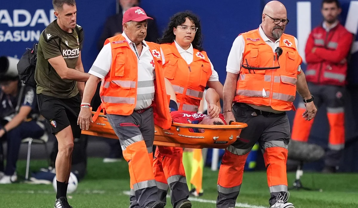 Jorge Herrando salió lesionado y en camilla en Osasuna