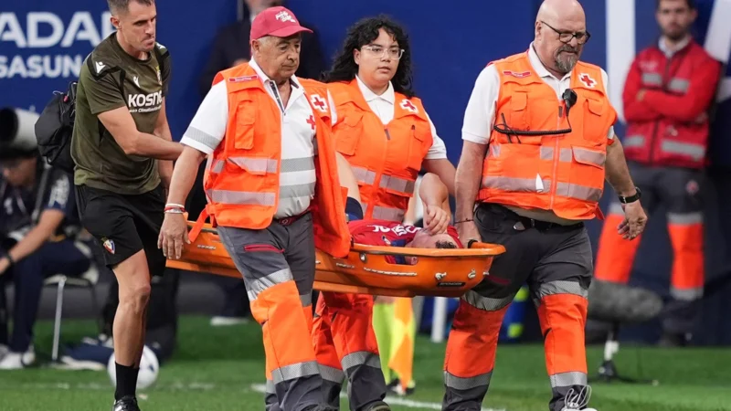 Jorge Herrando salió lesionado y en camilla en Osasuna