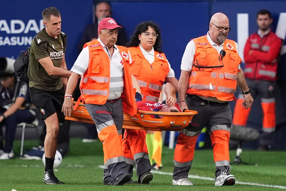 Jorge Herrando salió lesionado y en camilla en Osasuna