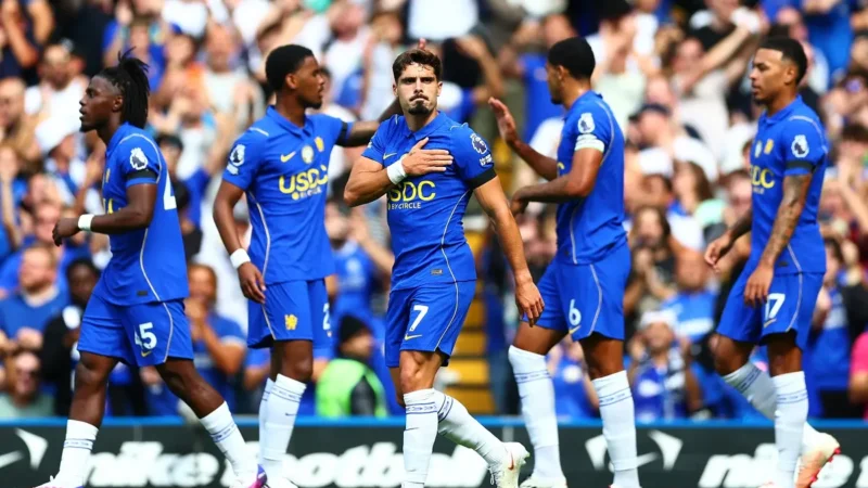 Chelsea volvió a ganar en Premier League con el debut de Dibu Martínez: 4-3 al Brighton