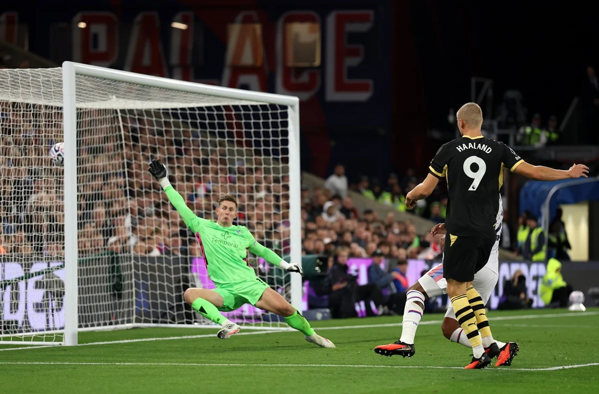 Manchester City aplastó a Crystal Palace con dobletes de Haaland y Cherki