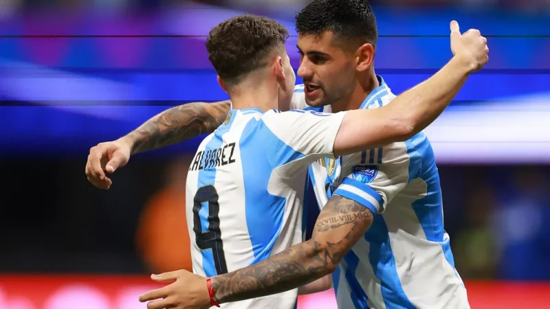 Cuti Romero defendió a Julián Álvarez en su presentación en el Atleti: «Lo veo muy metido»