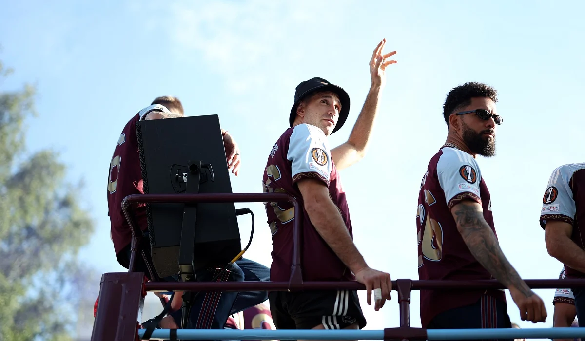 Aston Villa despidió al Dibu Martínez con emotivas palabras