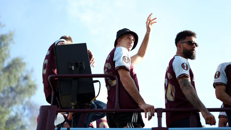 Aston Villa despidió al Dibu Martínez con emotivas palabras