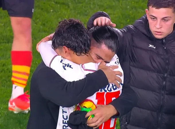 El emotivo abrazo entre padre e hijo en cancha que conmovió al Fútbol Uruguayo en Nacional – Progreso