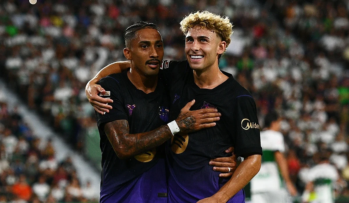 Barcelona inició la defensa del título floreándose con goleada en Elche