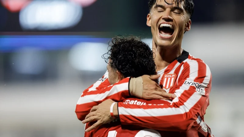 Estudiantes fue superior a Barracas en una polémica noche y clasificó a los cuartos de Copa Argentina