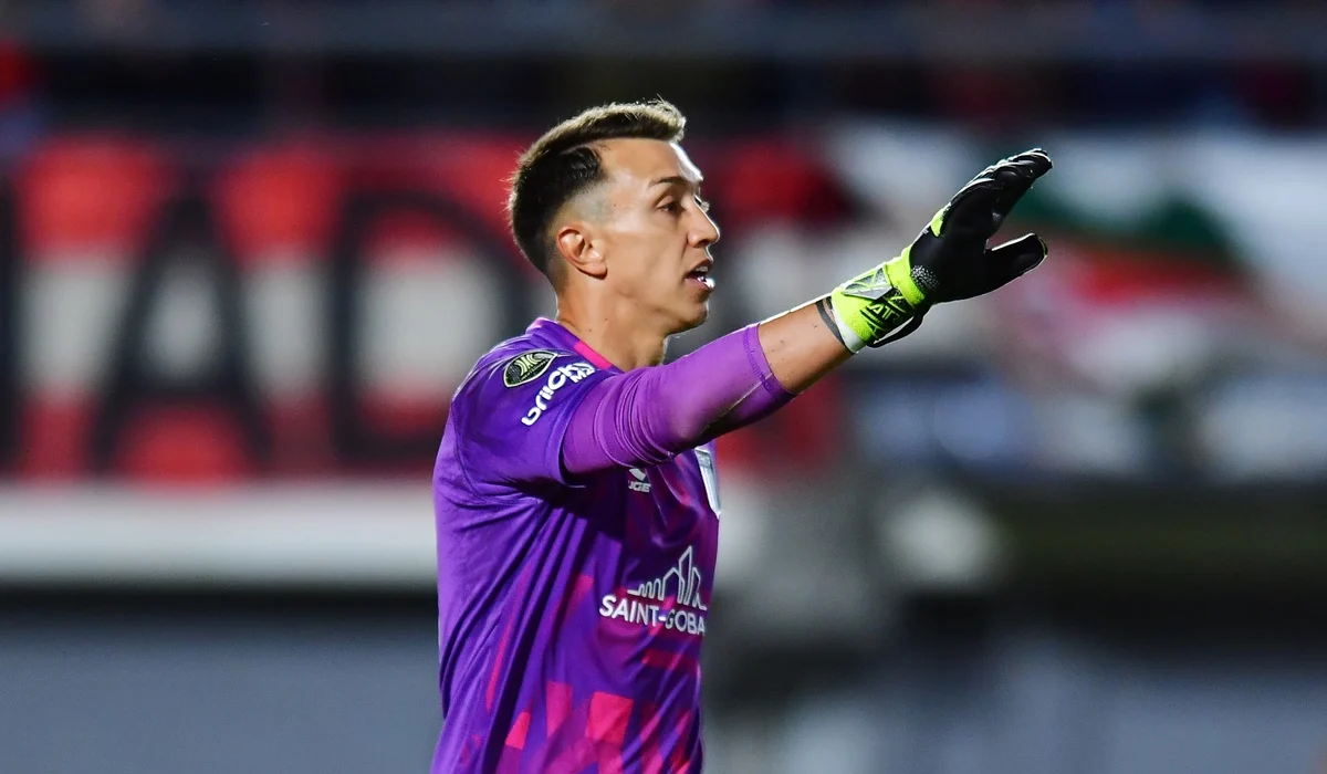 Fernando Muslera es baja en Estudiantes para enfrentar a Boca por un cuadro febril