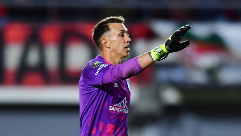 Fernando Muslera es baja en Estudiantes para enfrentar a Boca por un cuadro febril