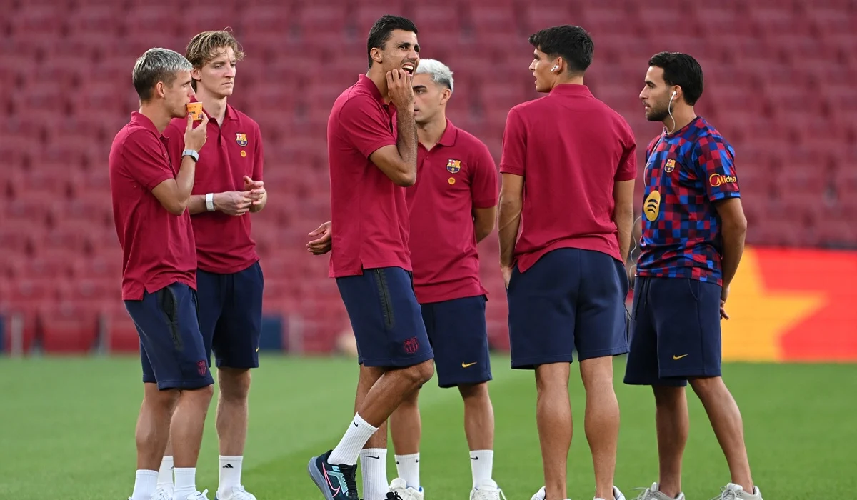 Barcelona y Rayo Vallecano se enfrentan con formaciones confirmadas por La Liga