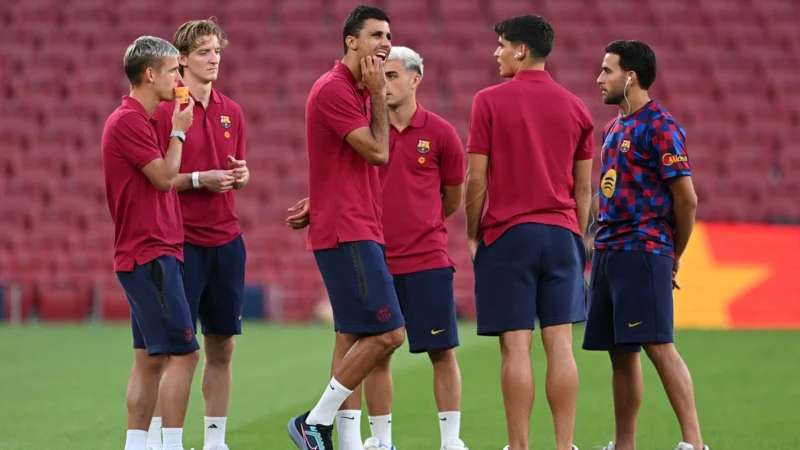 Barcelona y Rayo Vallecano se enfrentan con formaciones confirmadas por La Liga