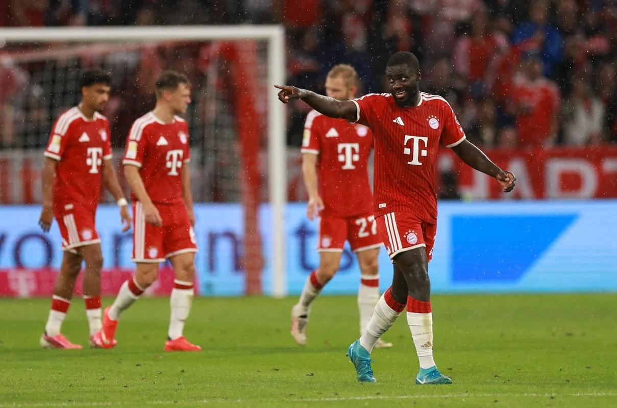 Dayot Upamecano anotó el primer gol de la temporada en Bundesliga
