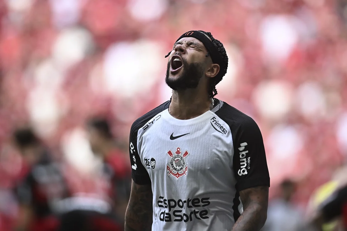 Depay comenzó la batalla contra Corinthians: «Estoy decepcionado»