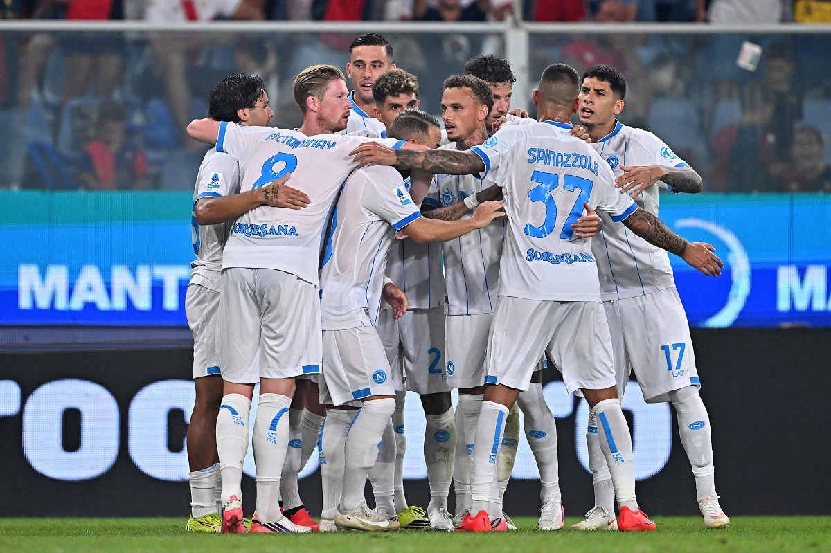 Napoli reaccionó y le ganó sobre el cierre a Genoa